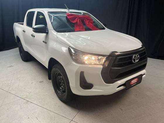 TOYOTA HILUX 2.8 D-4D TURBO DIESEL CD POWER PACK 4X4 MANUAL